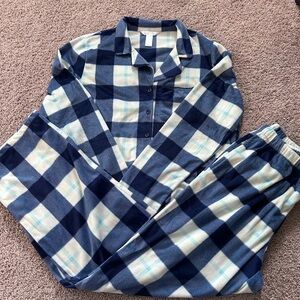 Adonna Blue and White Checkered Women’s Fleece Pajama Set.          Size M
NWOT
